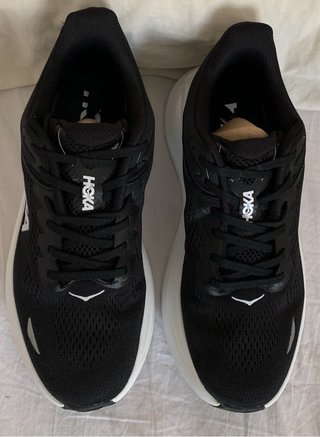 Zapatillas Hoka Negras y Blancas