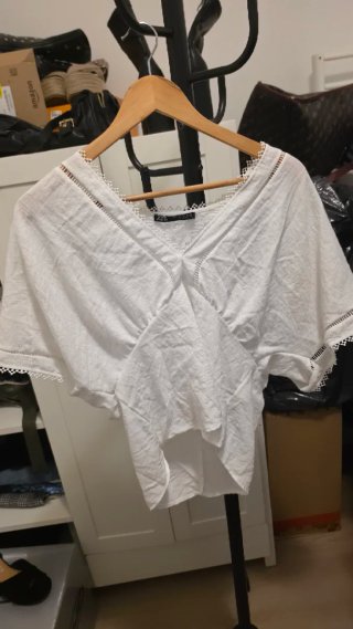 Blusa blanca de manga corta