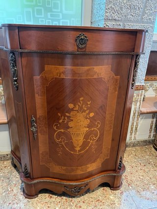 Mueble holandés de marquetería en nogal y bronce