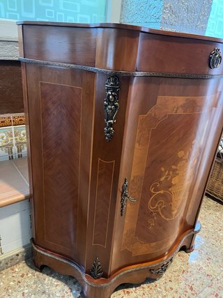 Mueble holandés de marquetería en nogal y bronce