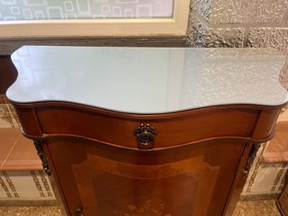 Mueble holandés de marquetería en nogal y bronce