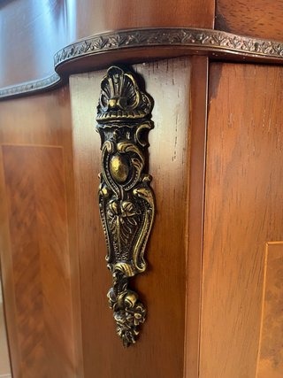 Mueble holandés de marquetería en nogal y bronce