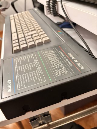 Amstrad 6128 Gotek Flloppy y USB 8GB (sin monitor)