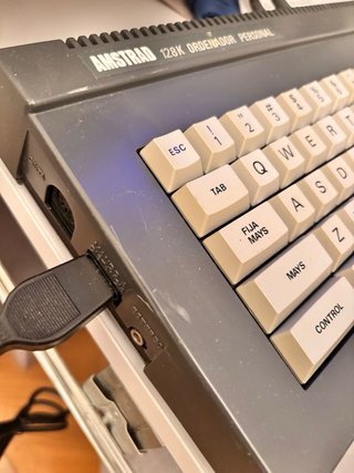 Amstrad 6128 Gotek Flloppy y USB 8GB (sin monitor)