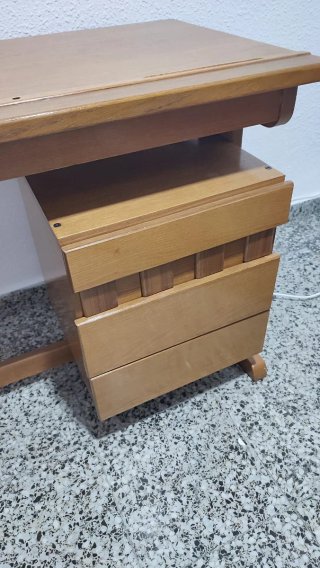 Escritorio de madera