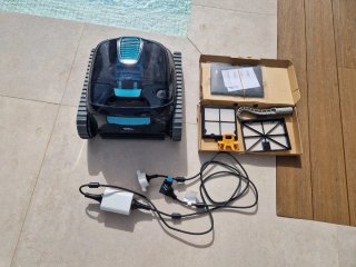 Robot Limpiafondos Dolphin Liberty 300