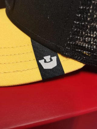 Gorra Goorin Bros Negra y Amarilla