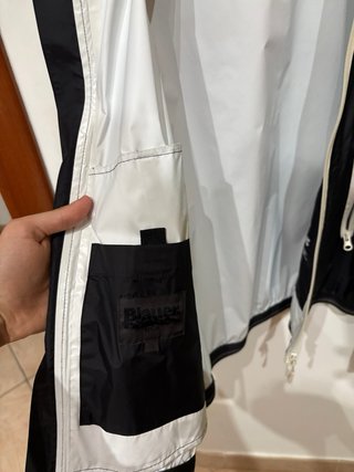 Giacca K-Way nera con cappuccio blauer