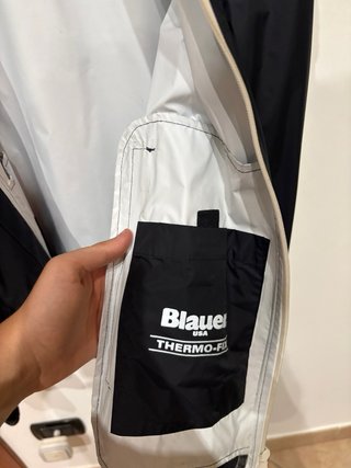 Giacca K-Way nera con cappuccio blauer
