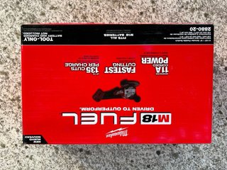Radial Milwaukee M18 Batería y Cargador
