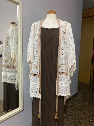 Vestido midi marrón plisado