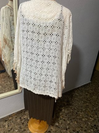 Vestido midi marrón plisado