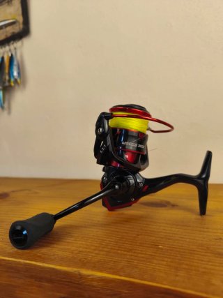 Carrete de pesca spinning Wiseman 3000