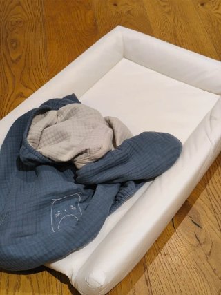 Cambiador Ikea Vädra + Funda beige/azul - Nuevo