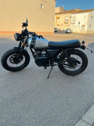 Mutt Fat Sabbath 125cc (2022) - Carnet B