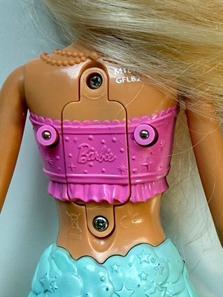 Barbie Sirena Morada con Cola Brillante