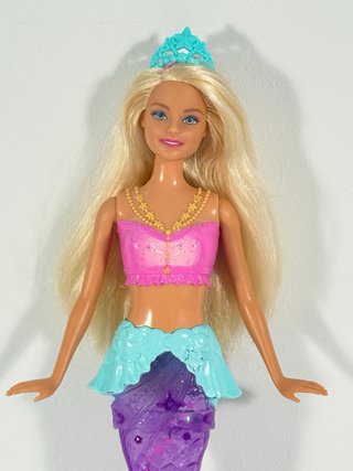 Barbie Sirena Morada con Cola Brillante