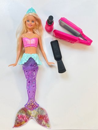 Barbie Sirena Morada con Cola Brillante