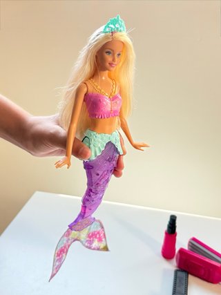 Barbie Sirena Morada con Cola Brillante