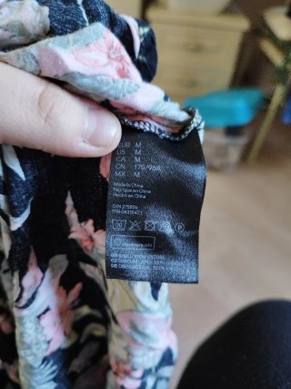 Camicia nera floreale uomo