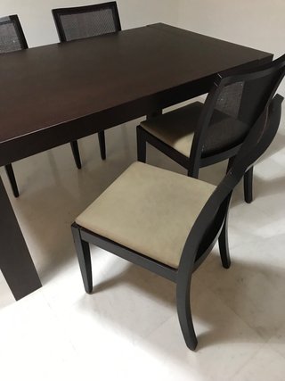 Mesa de comedor y 4 sillas