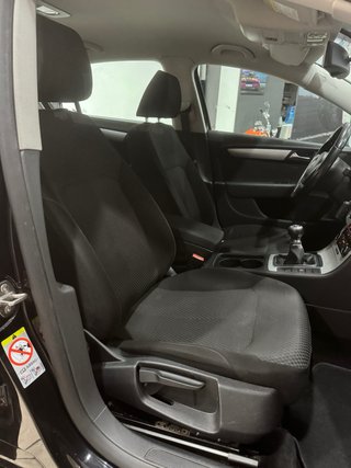 VOLKSWAGEN PASSAT 🟡 1.6 TDI 115cv NACIONAL MANUAL