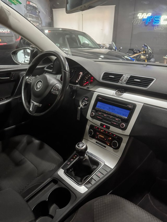 VOLKSWAGEN PASSAT 🟡 1.6 TDI 115cv NACIONAL MANUAL