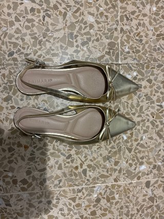 Zapatos planos punta dorados
