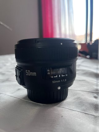 Cámara Nikon D5600 + Objetivo Yongnuo 50mm