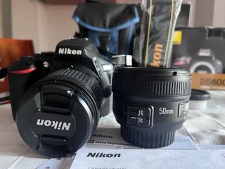 Cámara Nikon D5600 + Objetivo Yongnuo 50mm