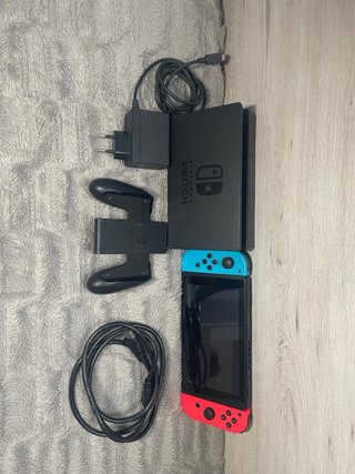 Nintendo Switch Negra Seminueva + mando pro