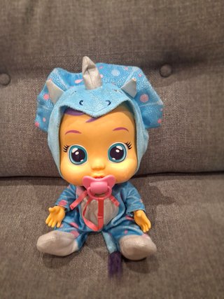 Bebé Llorón con diferentes trajes intercambiables