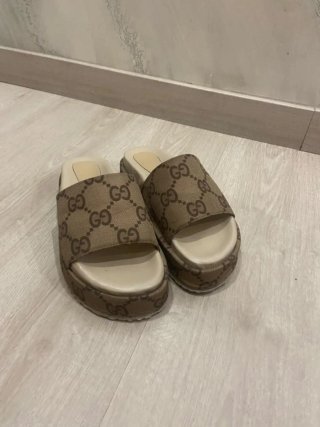 Sandalias Gucci Beige y Marrón