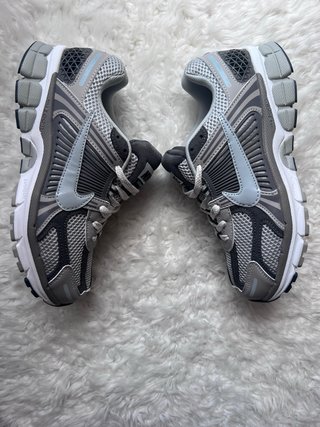 Zapatillas Nike Vomero Gris Blanco