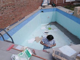 Servicios de construcción y reparación de piscinas