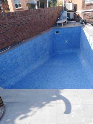 Servicios de construcción y reparación de piscinas