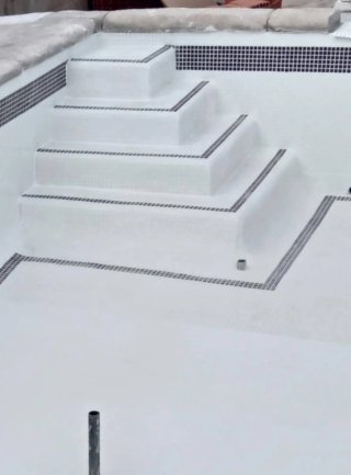 Servicios de construcción y reparación de piscinas