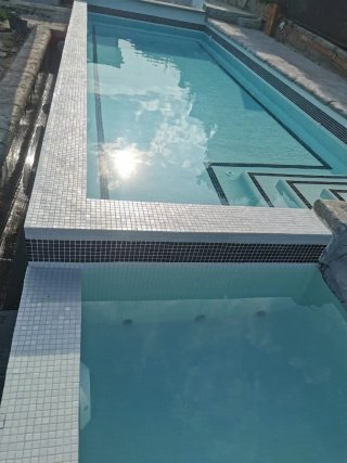 Servicios de construcción y reparación de piscinas