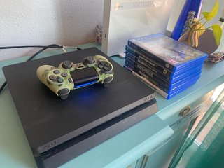 PS4 Slim + Mando + 7 Juegos