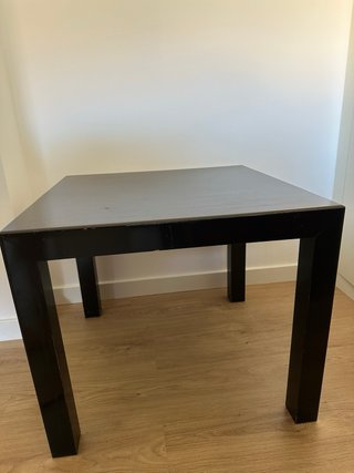 Mesa auxiliar cuadrada negra