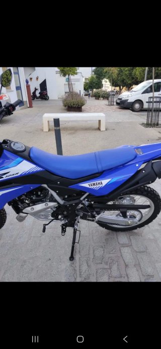 Yamaha Enduro Azul nueva din uso