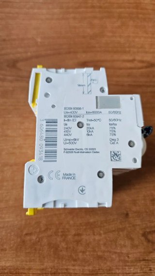 Interruttore Schneider 16A 4P A9F79416