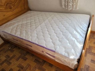 Cama 120x180 de madera maciza con cabecero