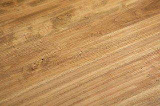 Tavolo allungabile in legno massello di tiglio con