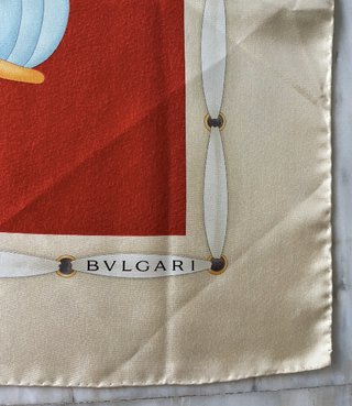 Pañuelo Bulgari de seda diseño David Pizzigoni