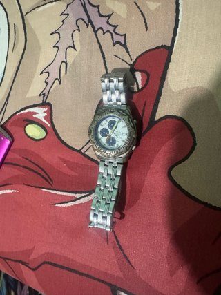 Reloj Lotus plateado y blanco