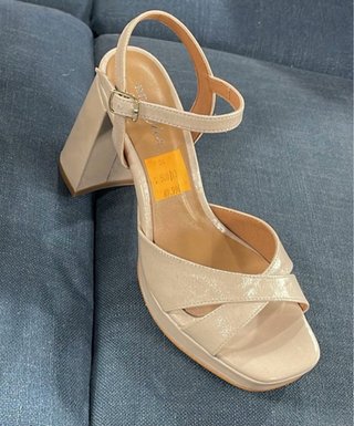 Zapatos de boda nude. Talla 36