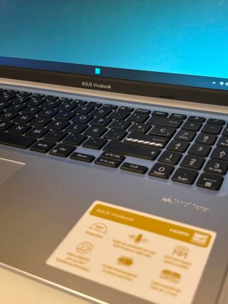 ASUS Vivobook 15 M1502YA-NJ152 Plata