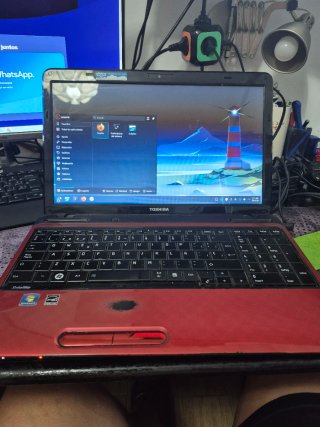 Portátil Toshiba i5 Rojo