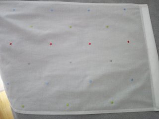 Cortinas infantiles blancas con lunares
